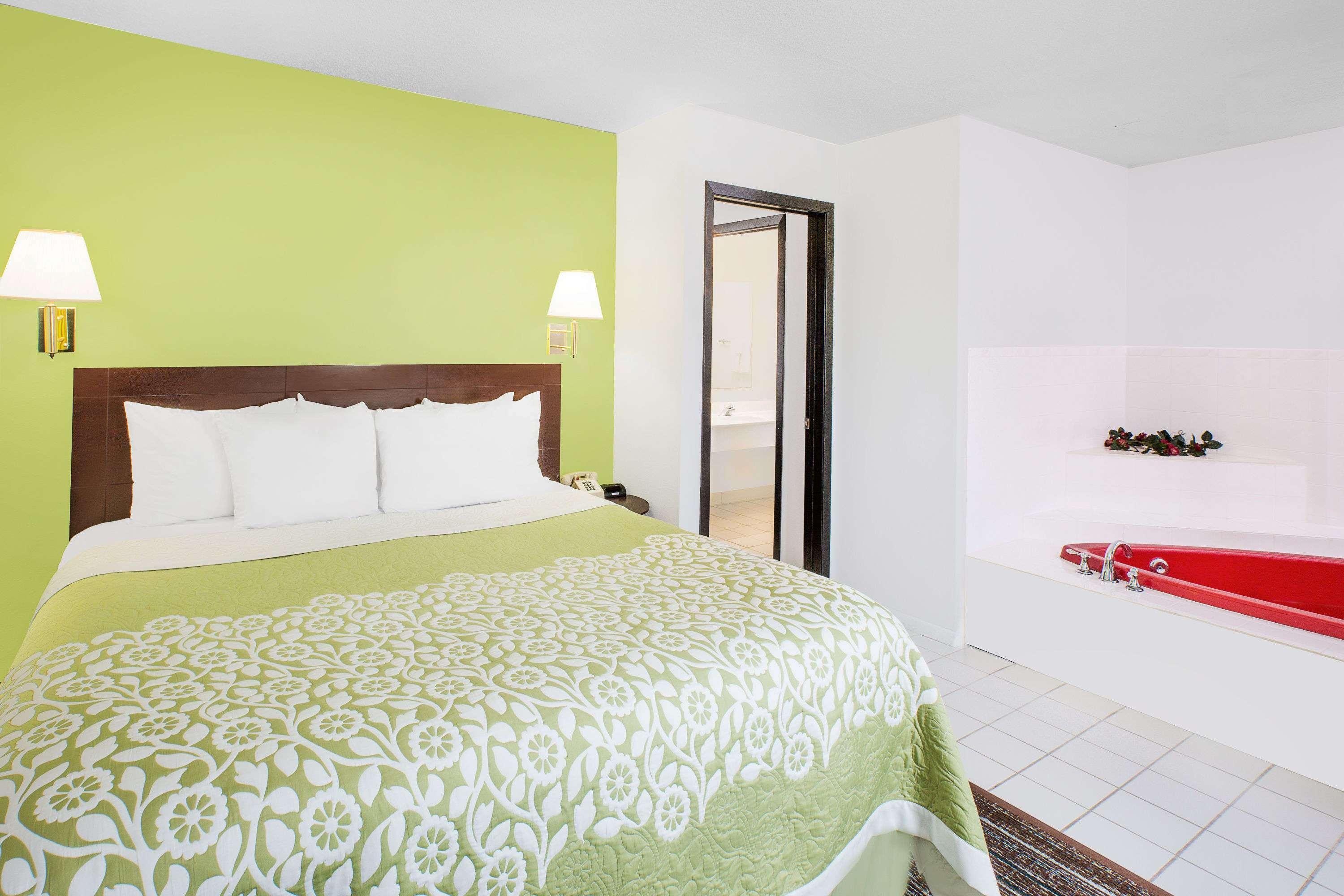 Days Inn By Wyndham York Extérieur photo