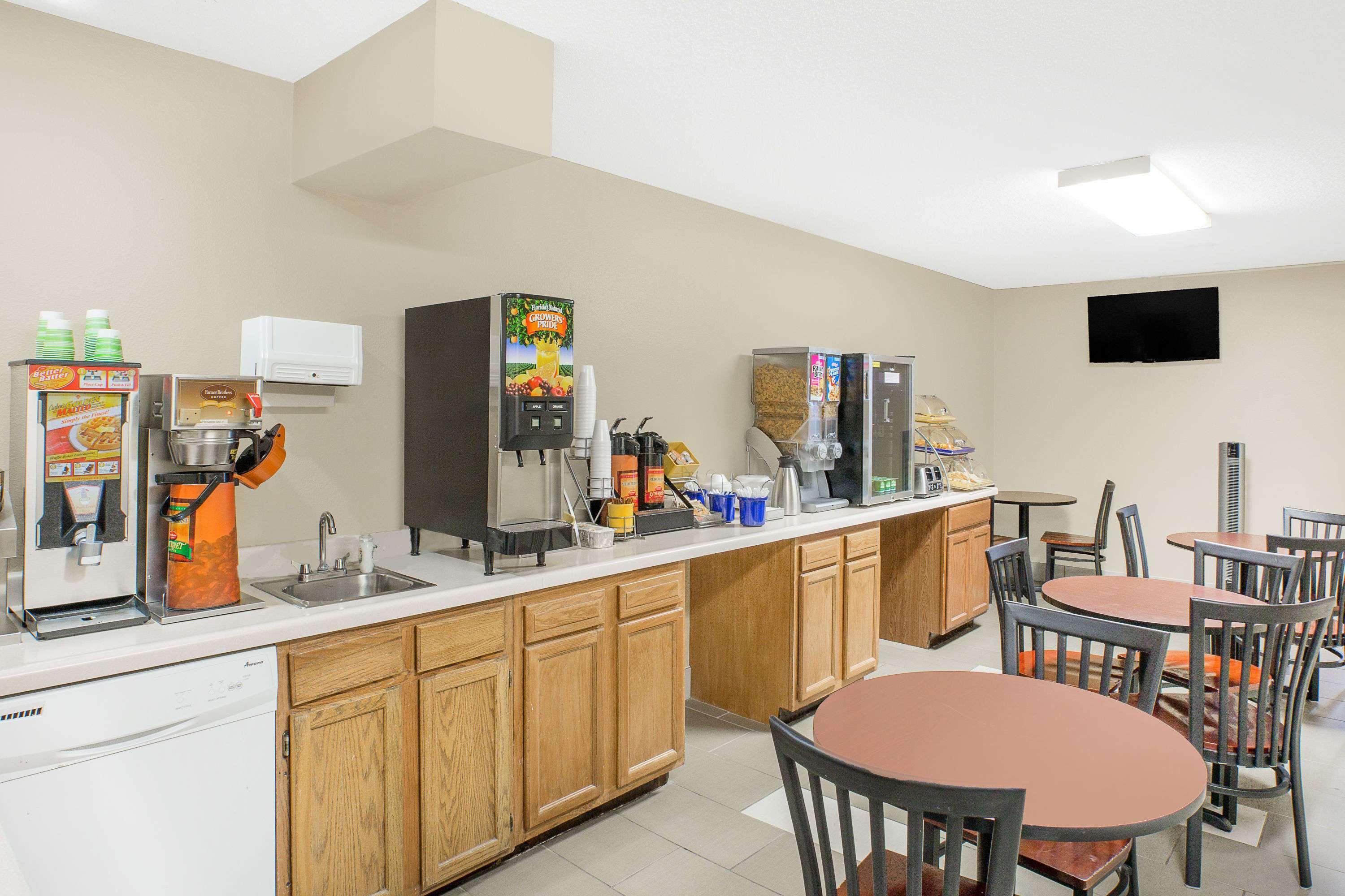 Days Inn By Wyndham York Extérieur photo