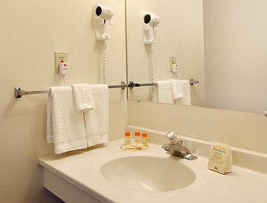 Days Inn By Wyndham York Extérieur photo